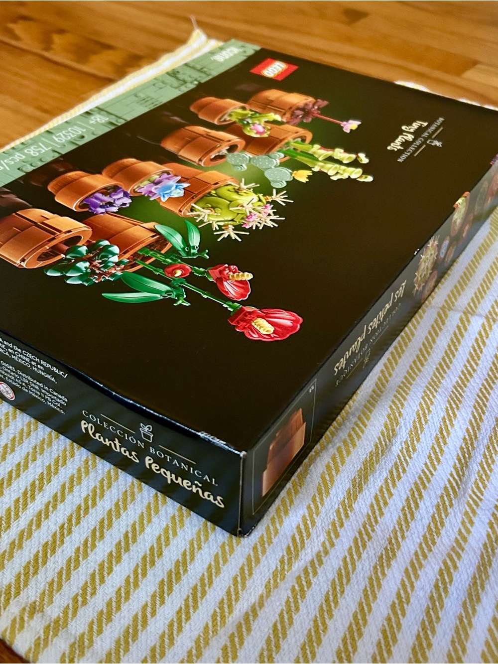 LEGO Icons Botanical Collection Tiny Plants set (10329) - Picture 4 of 11